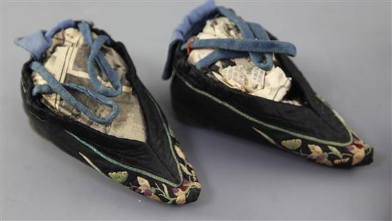 Four pairs of Chinese embroidered silk ladys shoes, late Qing dynasty